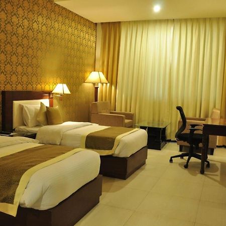 Hotel Devashish Haldwāni Kültér fotó