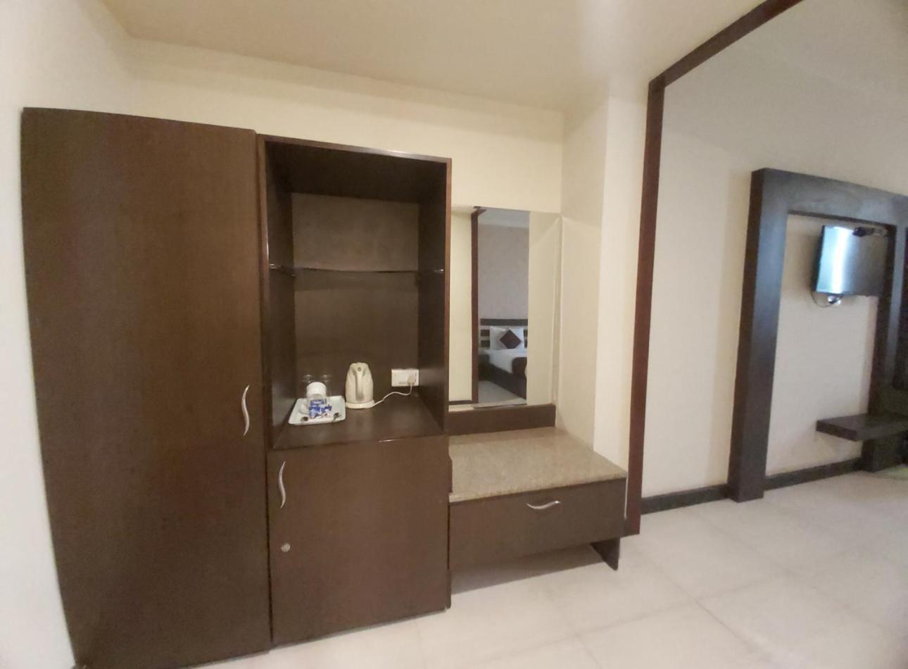 Hotel Devashish Haldwāni Kültér fotó