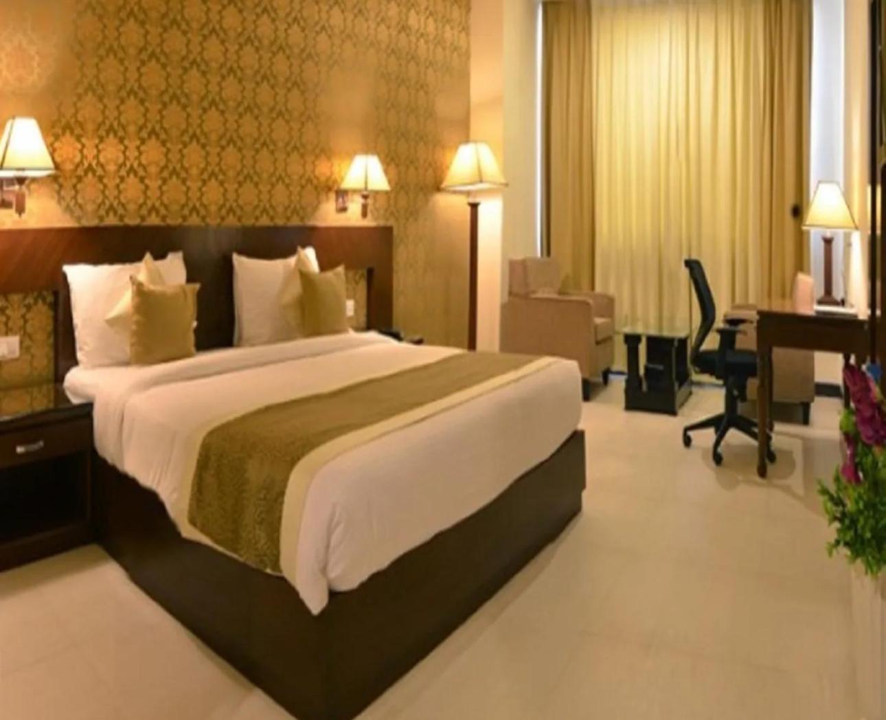 Hotel Devashish Haldwāni Kültér fotó