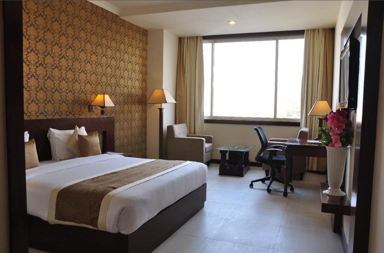 Hotel Devashish Haldwāni Kültér fotó