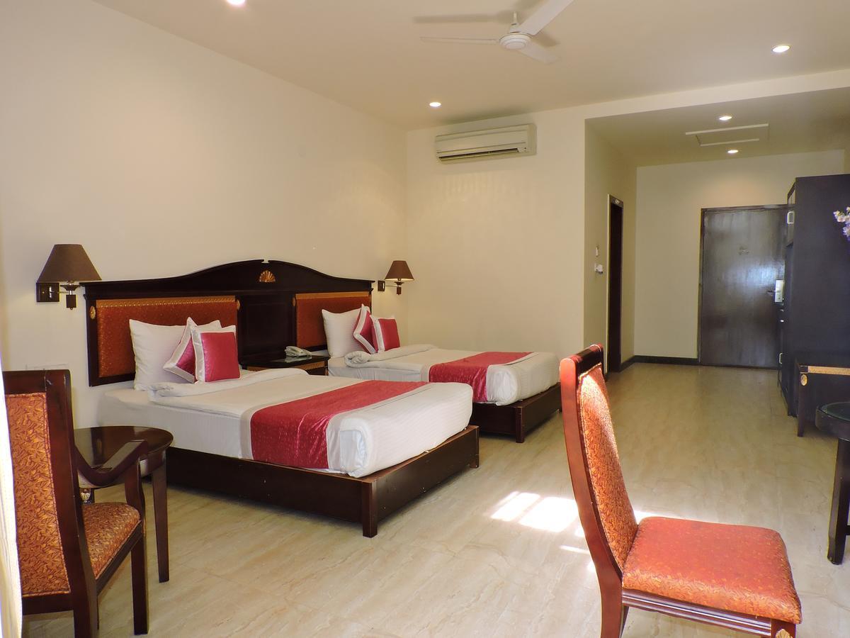 Hotel Devashish Haldwāni Kültér fotó