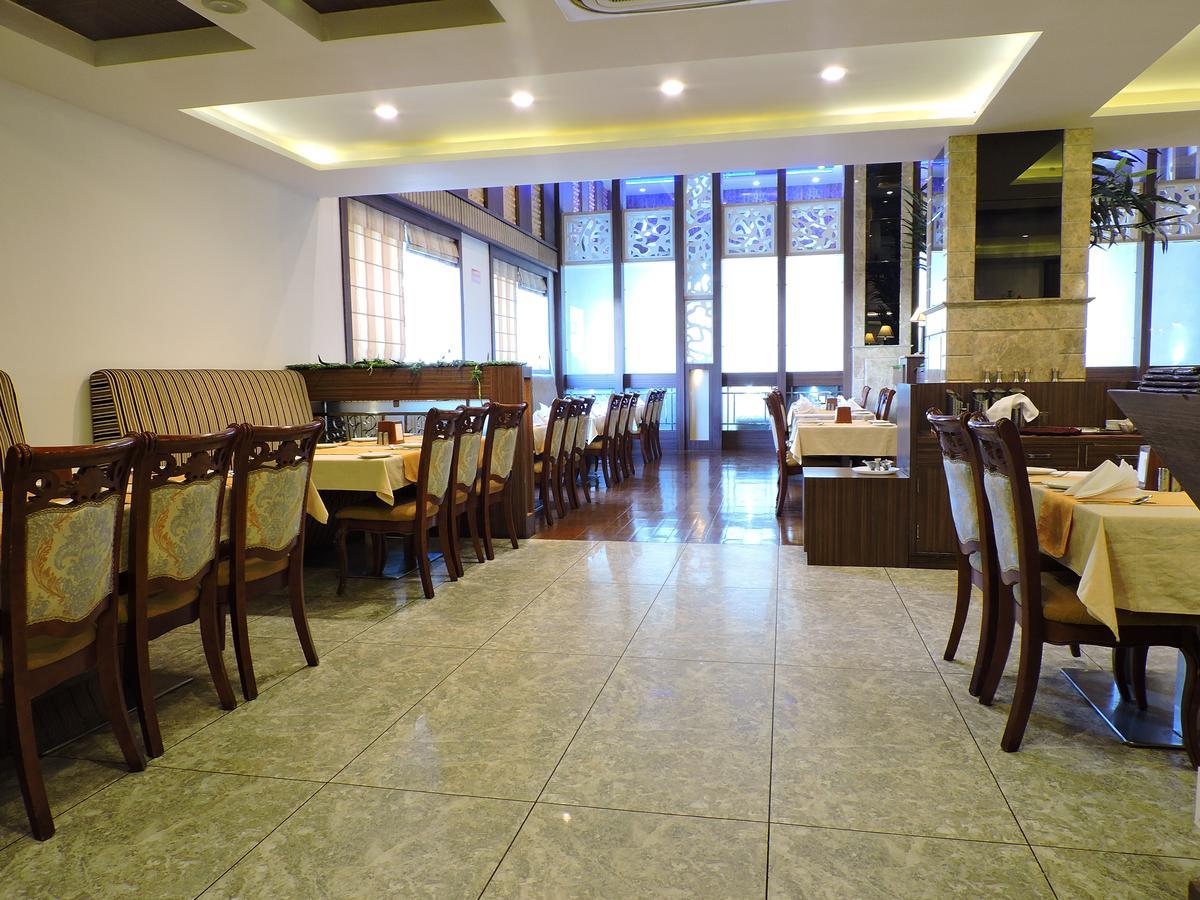 Hotel Devashish Haldwāni Kültér fotó